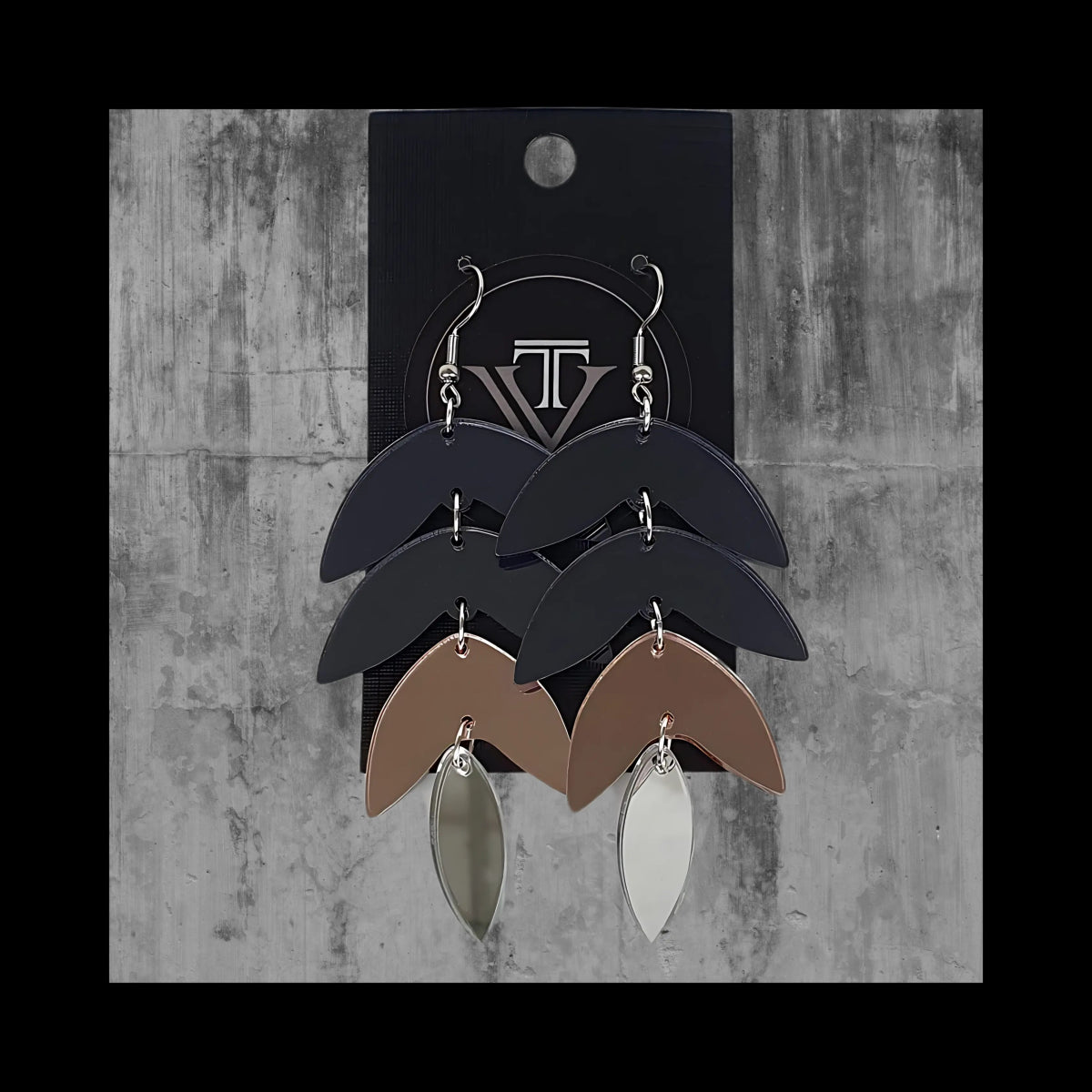 Näyttävät akryylikorvakorut voiman ja mystiikan symbolina - TV Creation