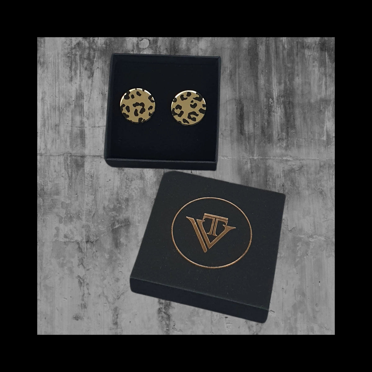 Näyttävät nappikorvakorut - TV Creation