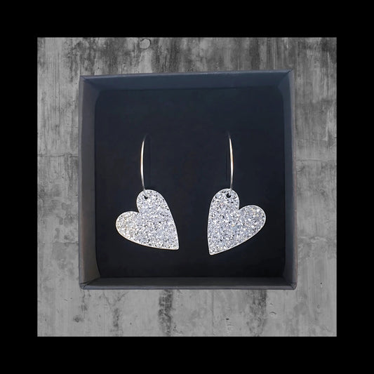 SHINE ON, LOVE – Sielukkaat ja näyttävät sydänkorvakorut kirurginteräksellä - TV Creation